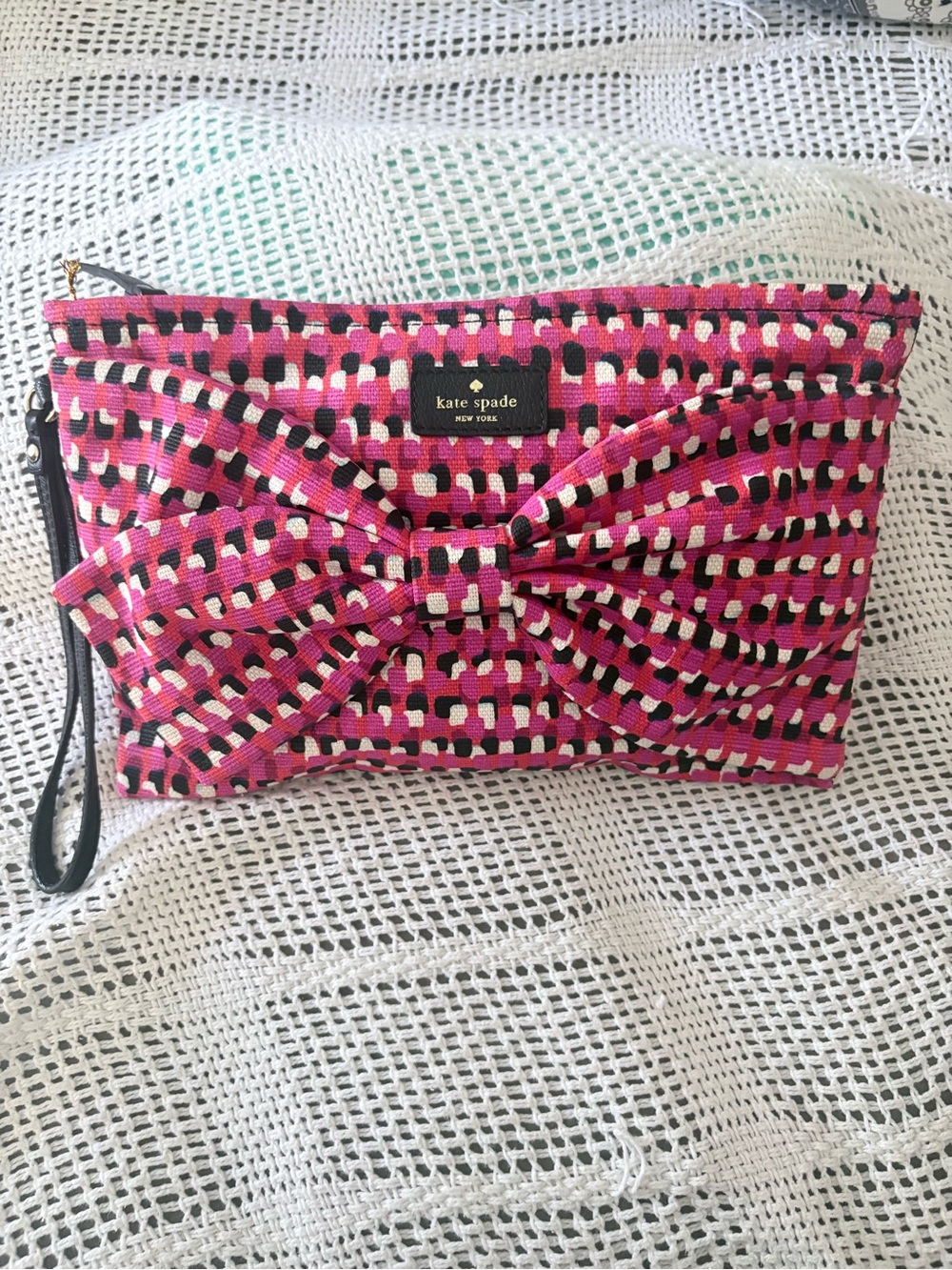 Kate Spade ON PURPOSE Pink Red Geometric Bow Wristlet Clutch Bag Canvas Zip Top